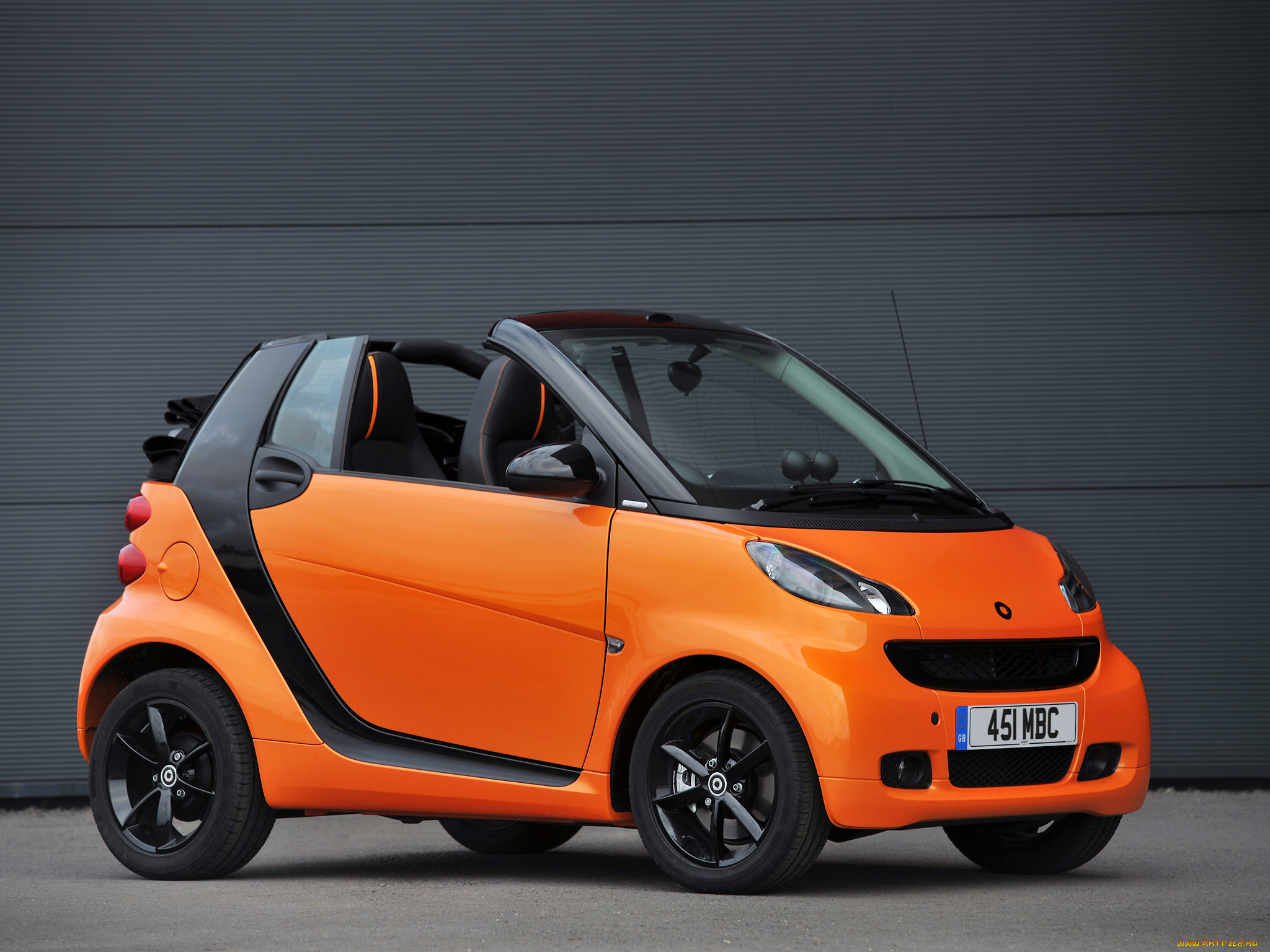 Хорошие недорогие смарт. Smart Fortwo Cabrio. Смарт кабриолет Fortwo. Smart Fortwo Cabrio 2010-2012. Автомобиль Smart Fortwo Cabrio.